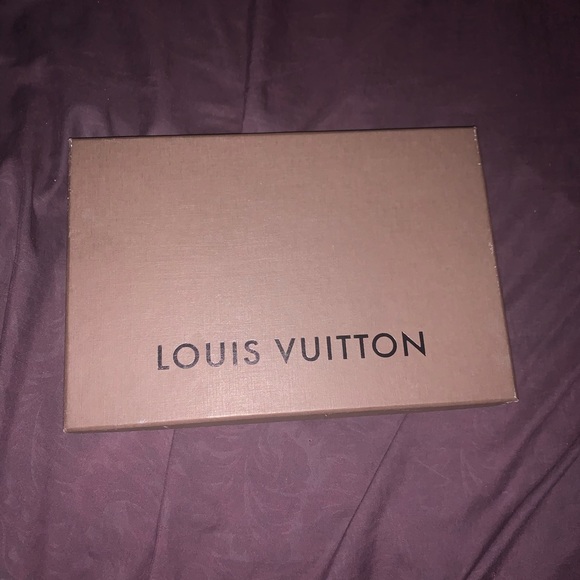 Louis Vuitton Monogram Shawl - Picture 4 of 4